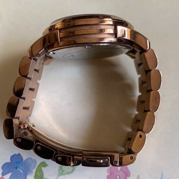 Beautiful Vintage Michael Kors MK-5128 Rosegold Runway Sport Unisex Wristwatch. - Picture 8 of 12